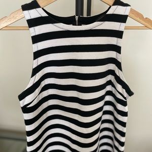 Womens Banana Republic Blk&Wht Knit Tank ~ Sz 10 - fits like a small